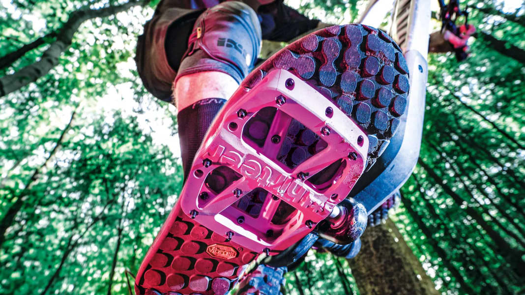 Test MTB Pedale 2022 Zehn Flatpedals aus Kunststoff im Vergleich
