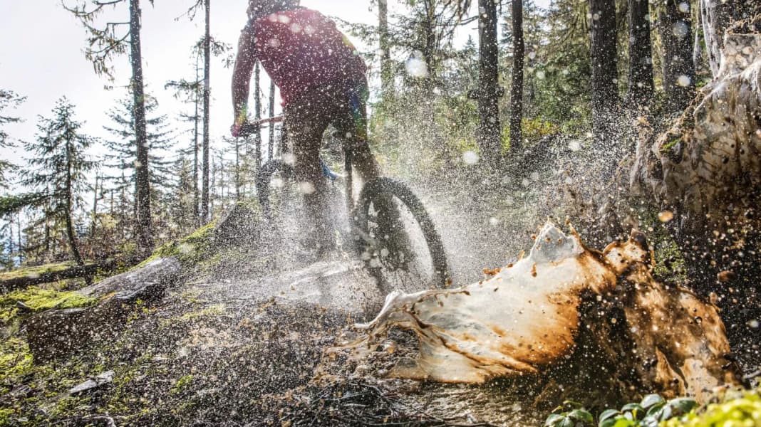 Herbstausrüstung für Mountainbiker: 20 Teile für die kalte Saison