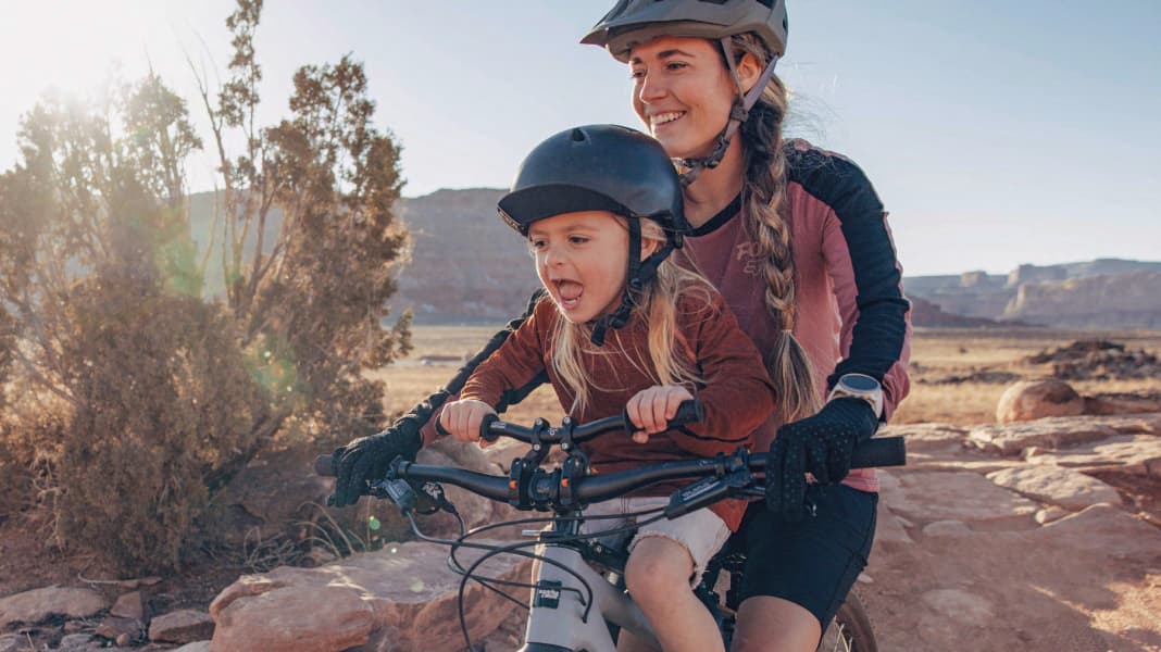 Kindersitze für Mountainbikes: Eltern-Kind-Glück oder No-Go? – Pro & Contra