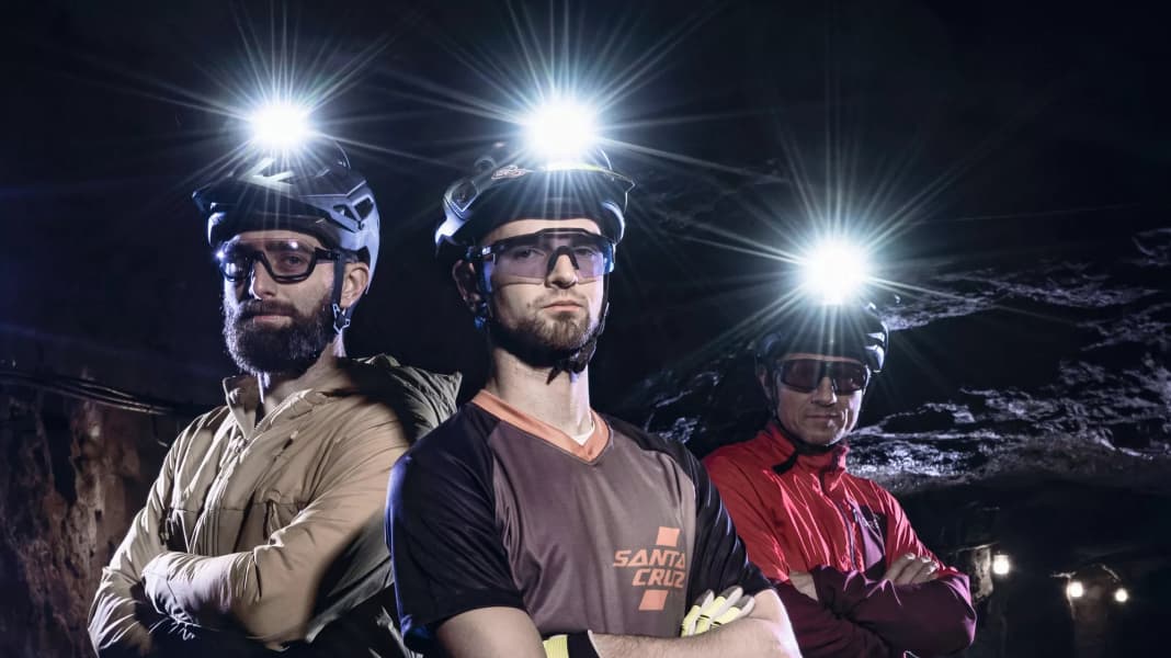 Nachtschicht: 9 Helmlampen fürs MTB im Vergleichstest