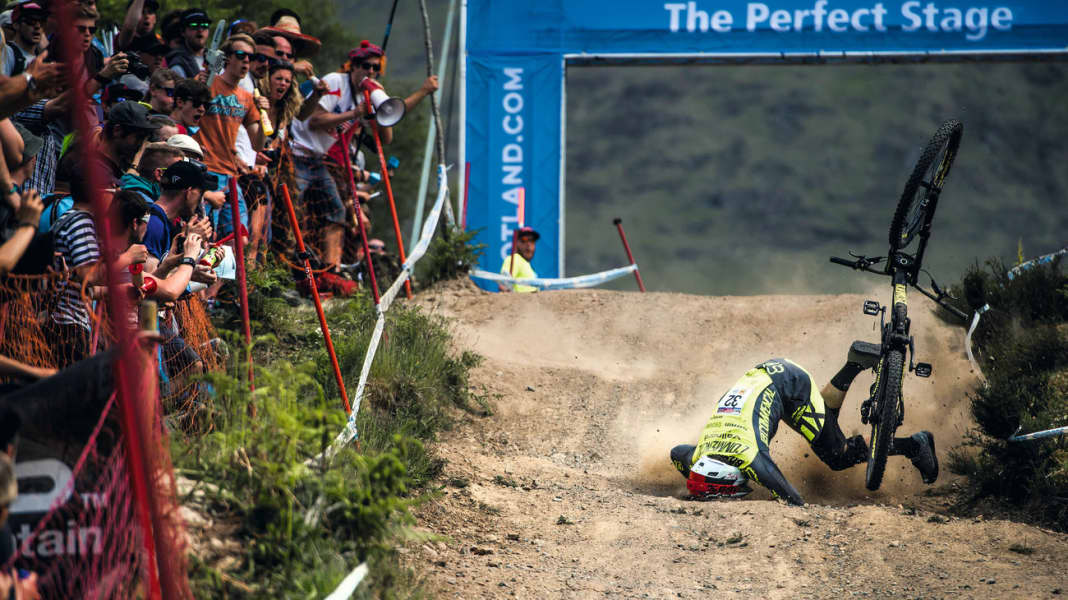 Gefahr Gehirnerschütterung! Das rät der Neurologe