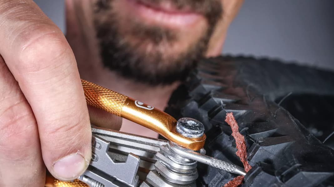 Pannenhilfe für unterwegs: So flicken Sie Tubeless-Reifen in Sekunden