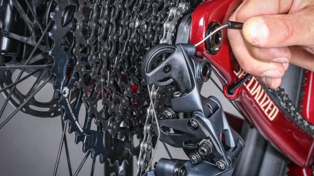 Geduldsübung Schaltzüge: So wechseln Sie Schaltzüge ohne Nervenkrieg