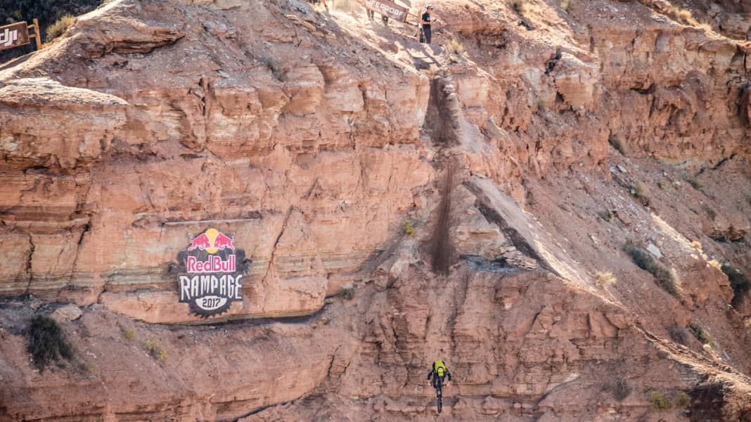 Fahrtechnik Steilabfahrt: So klappt die Fahrt in die Tiefe