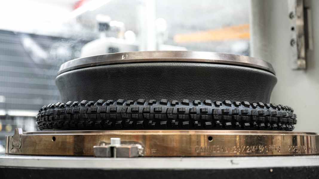 Wie werden Fahrradreifen produziert?: Wir backen einen Reifen