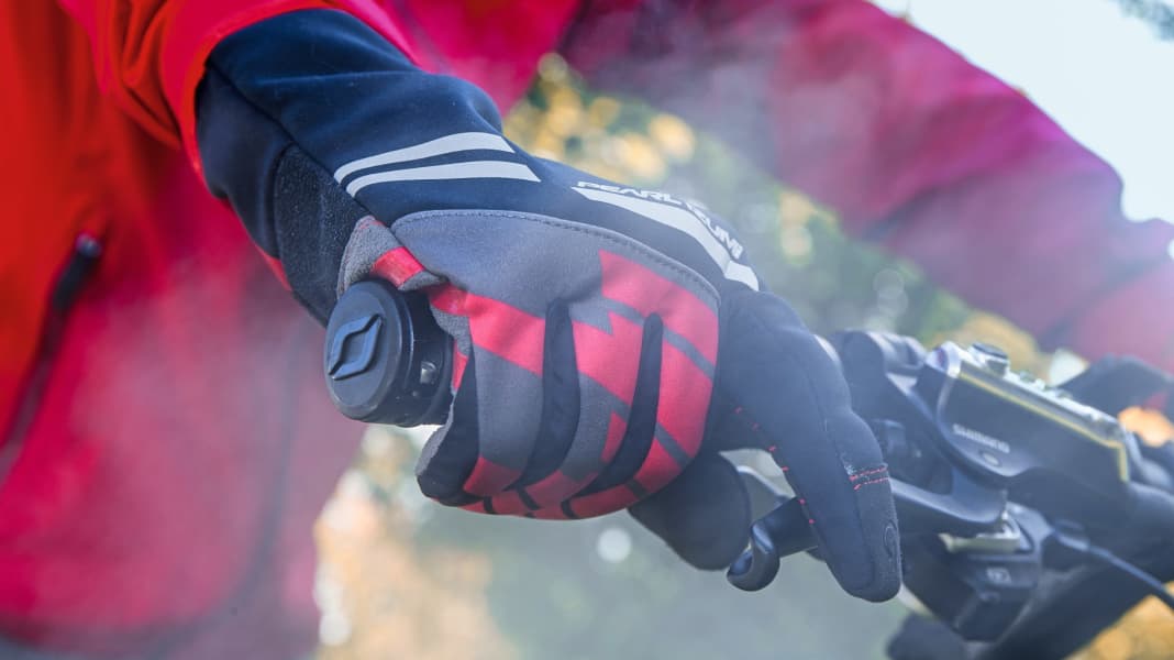 In Zwiebelschichten durch den Wind: Tipps zu Fahrradbekleidung für den Winter