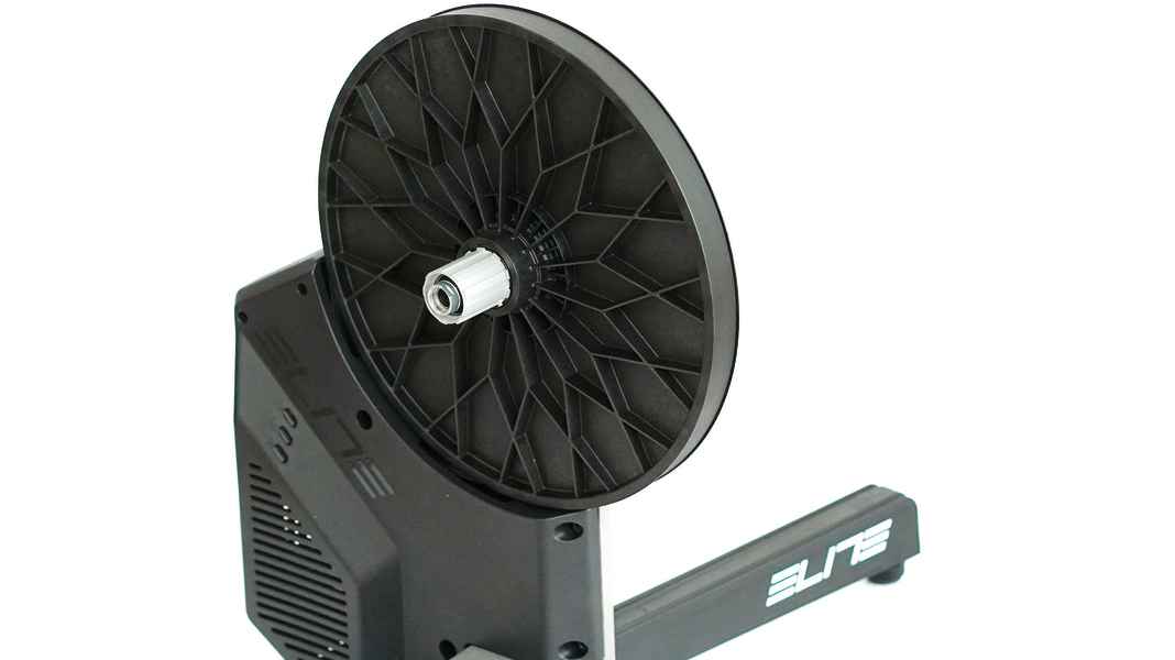 Elite Rivo Smarttrainer: So geht Indoor-Cycling leicht und handlich