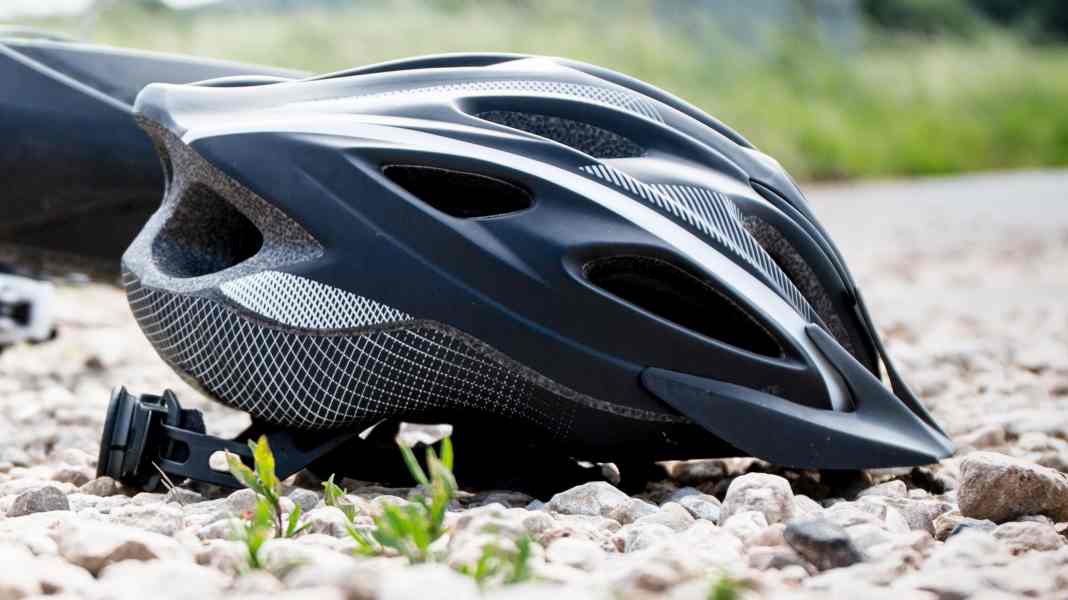 Helmpflicht für E-Bike-Fahrer: Sinnvolle Maßnahme oder Symbolpolitik?