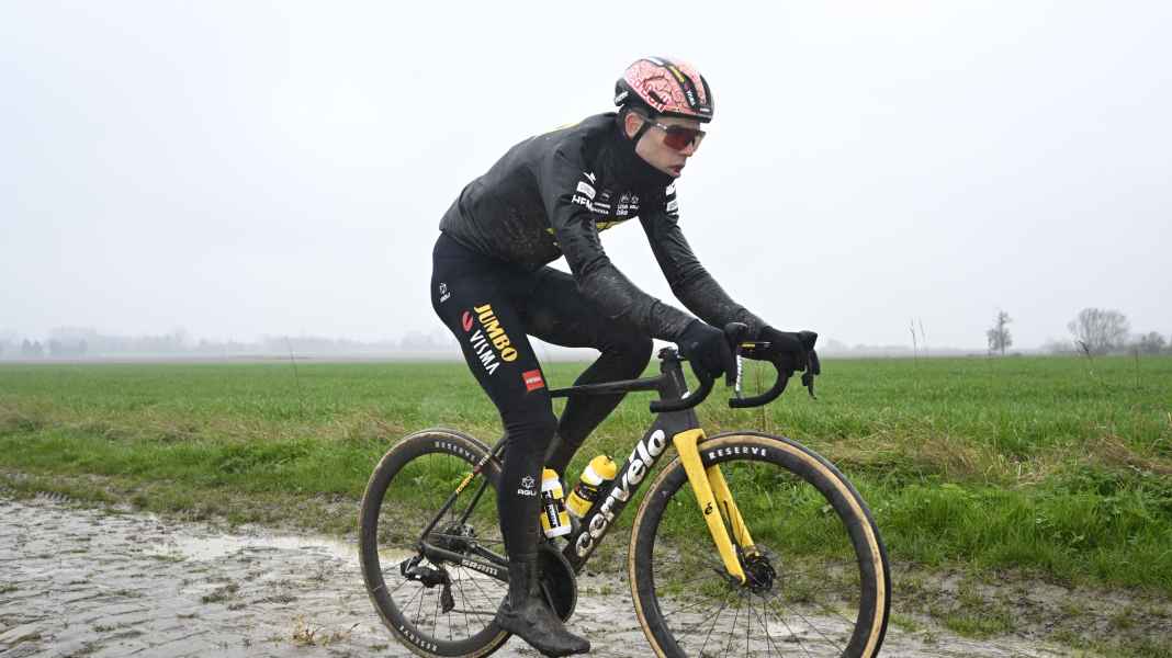 Klassiker-Feeling im November: Van Aert und Co. testen auf Kopfsteinpflaster