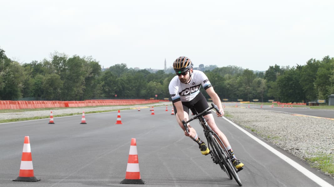 So testet TOUR: Rennrad-Reifen im Grip-Test