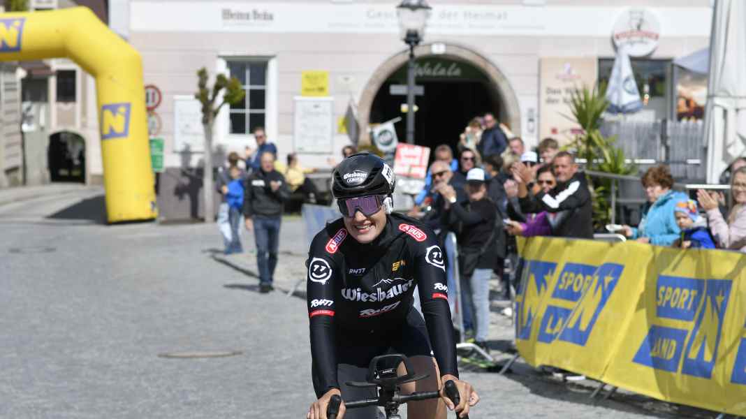 Ultracycling-EM: Elena Roch und Dominik Meierhofer holen Titel