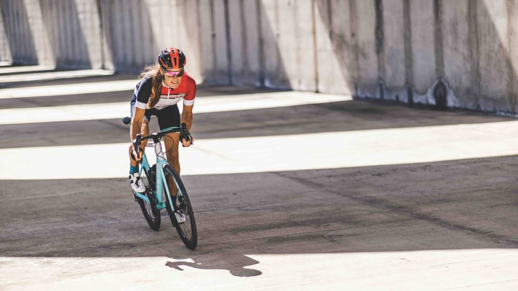 Frauen-Spezial 2021 - Frauen-Spezial zum Download: 42 Seiten Rennrad-Tests, Porträts, Tipps und Service