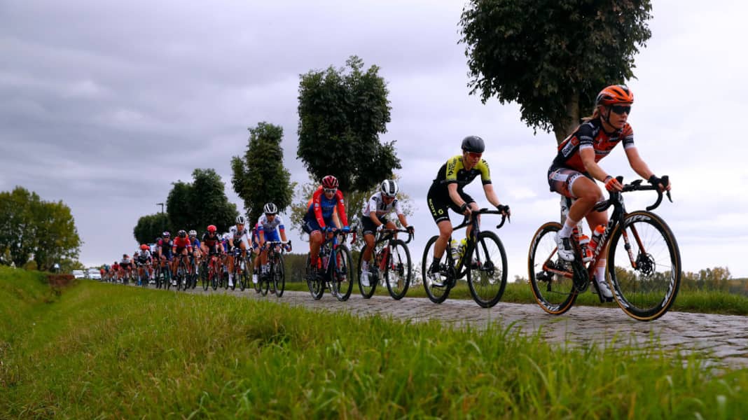 Test 2021: Allwettertrikots für Damen - Aprilwetter?! Langarm-Trikots für Damen im Test