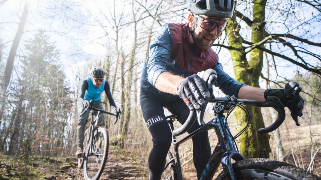 Gravelbike-Komfort: Wie viel Sinn machen Federgabel und breite Reifen?