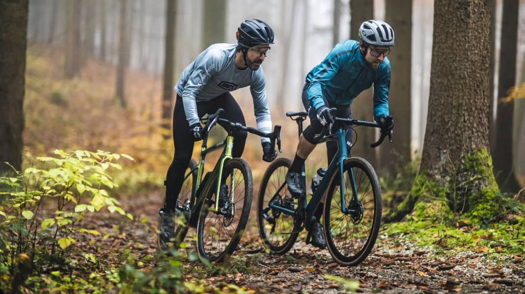 Sieben Race-Gravelbikes im Test