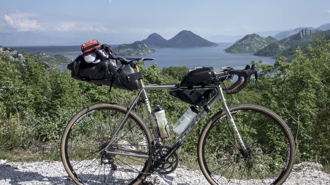 Bikepacking: Gepäck am Rennrad - Ausrüstung für Rennradtouren