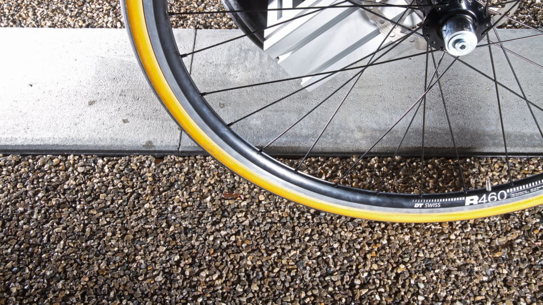 Test 2016: Rennrad-Reifen zwischen 14 und 70 Euro - Teuer gegen billig: 12 Rennradreifen im Test