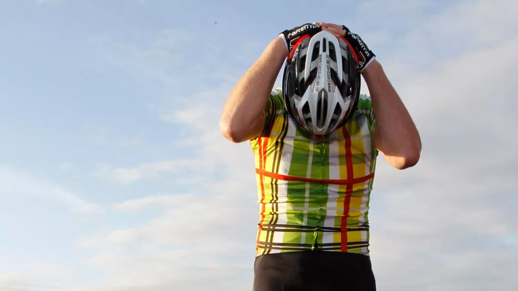 Nackenschmerzen beim Rennradfahren - was hilft?