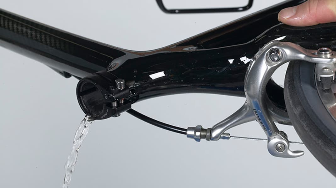 Schmutzwasser aus Hohlräumen beseitigen