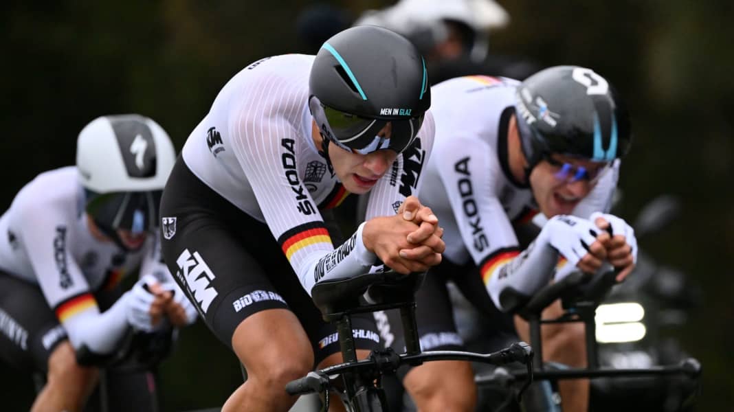 Rad-WM: Deutschland verpasst Medaille im Mixed-Zeitfahren knapp - schwerer Sturz von van Vleuten