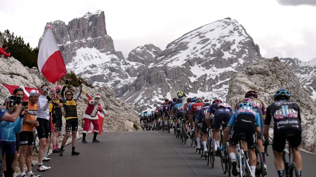 Giro d'Italia 2023: Teamauto bringt Verona zu Fall