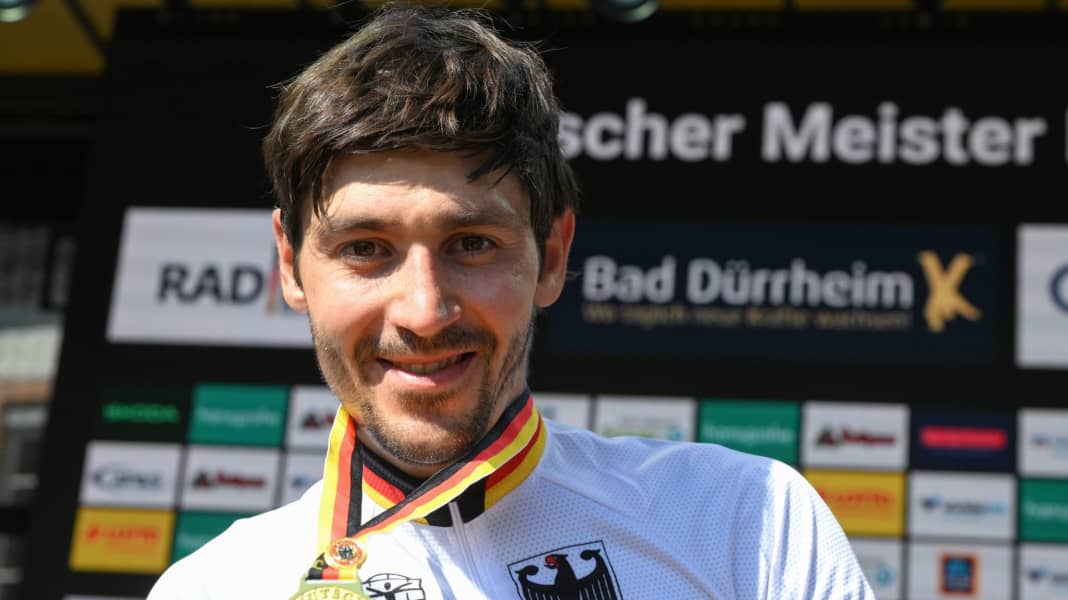Buchmann glückselig: Mit dem Meistertrikot zur Tour