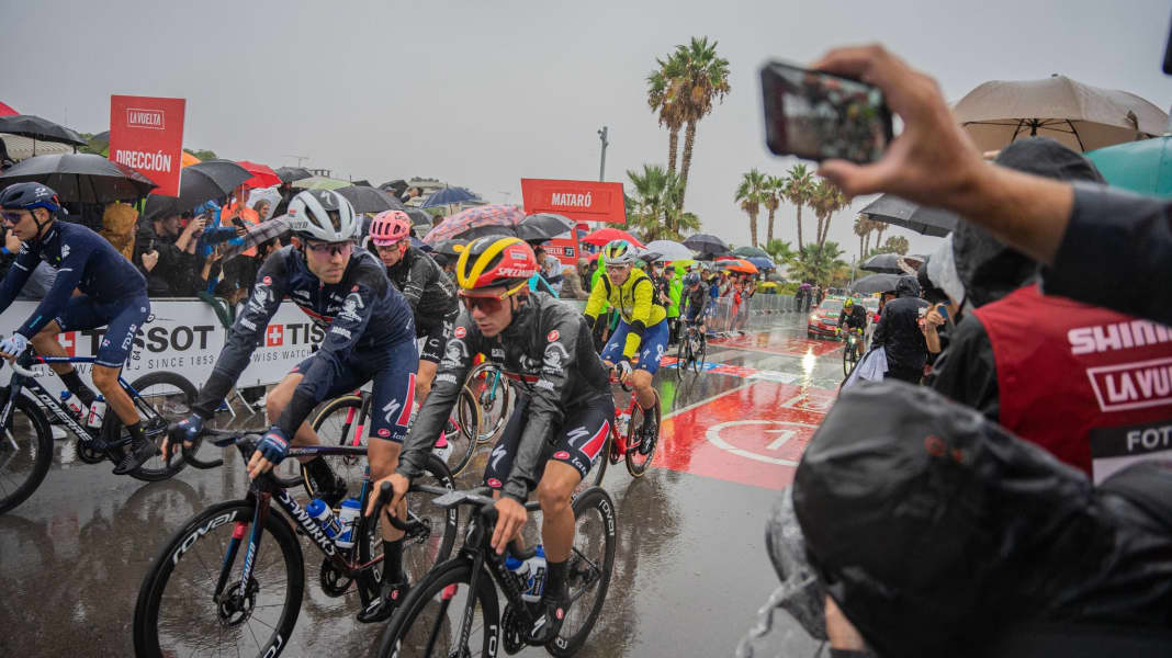 Spanien-Rundfahrt: Verregneter Vuelta-Auftakt: Stürze statt Schlagabtausch