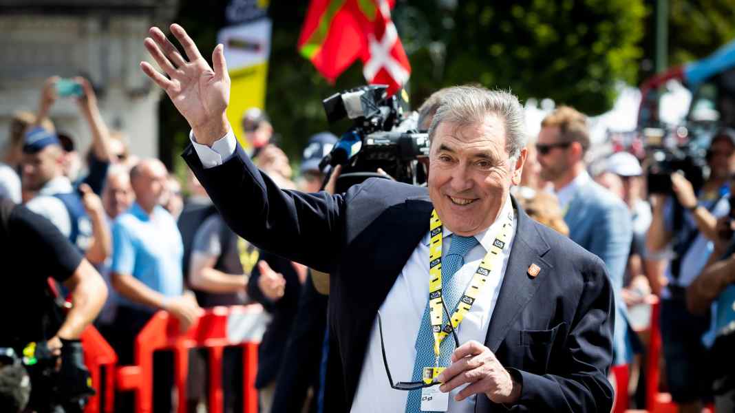 Radsport-Legende Merckx nach Not-OP wieder zu Hause