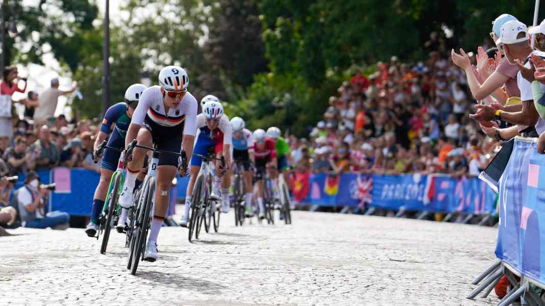 Kochs Ausreißversuch bei Tour ohne Erfolg - Wiebes siegt