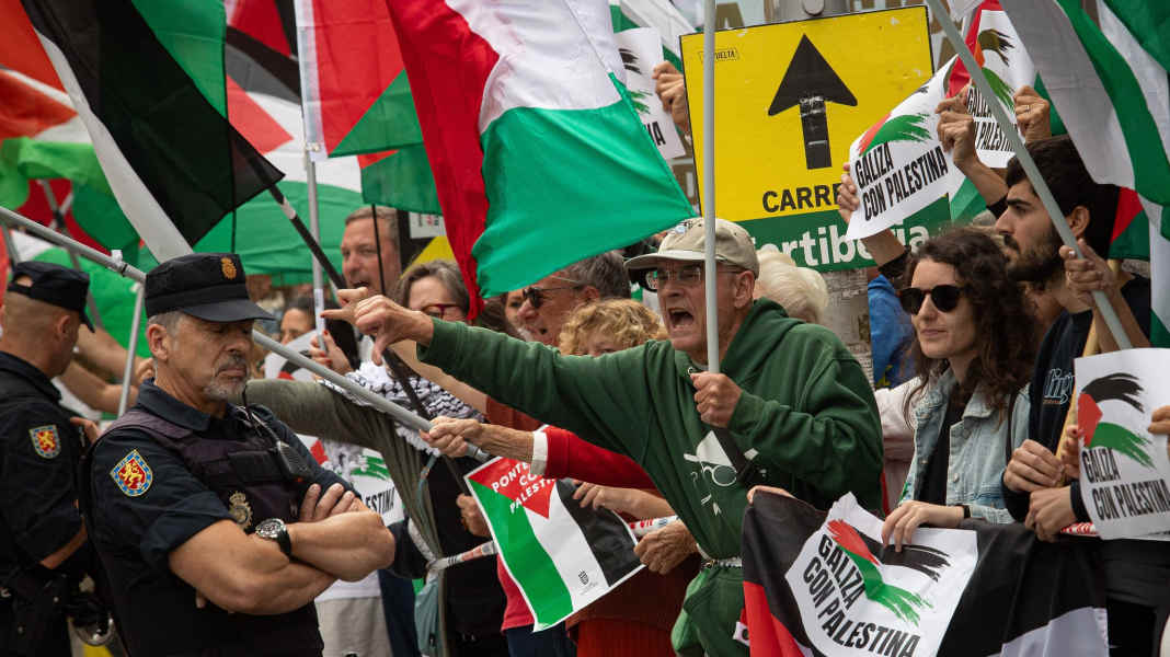Rad-Rundfahrt in Spanien - Etappe wegen Protesten verkürzt: Bernal gewinnt