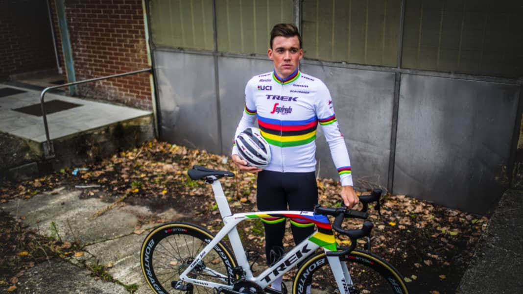 Trek Madone im Weltmeister-Look - Mads Pedersen auf Weltmeisterrad unterwegs