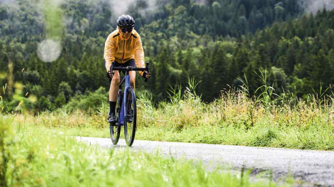 Fahrrad Regenjacken im Test: Die besten drei Regenjacken fürs Rennradfahren
