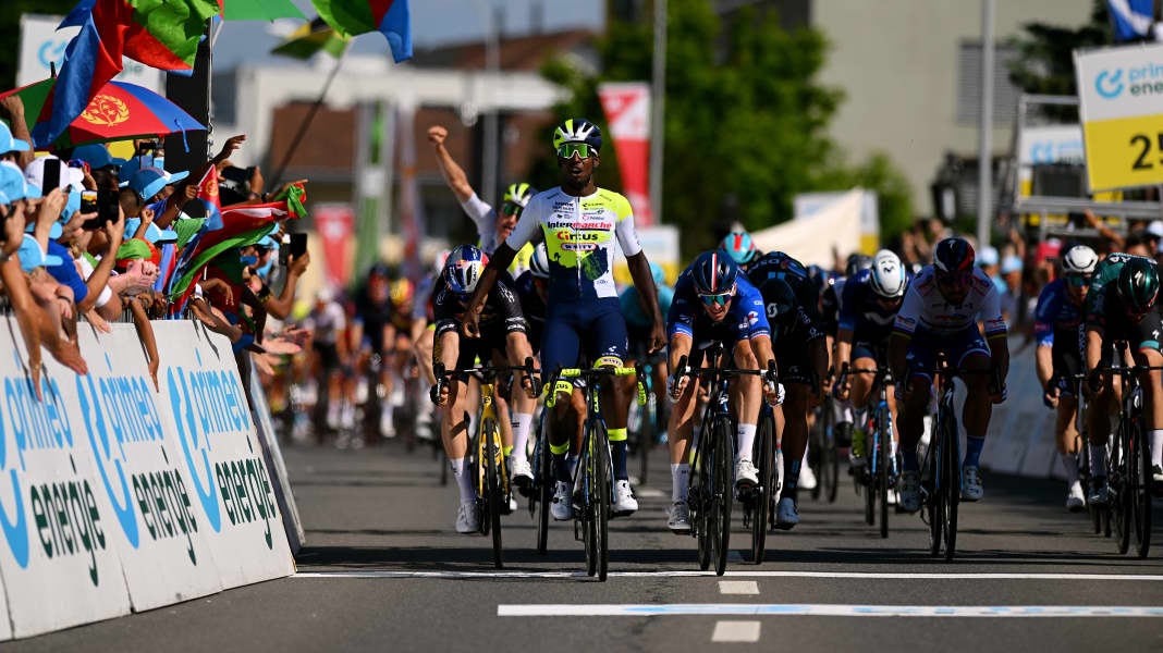 Tour de Suisse Girmay schlägt van Aert im Sprint um die 2. Etappe TOUR