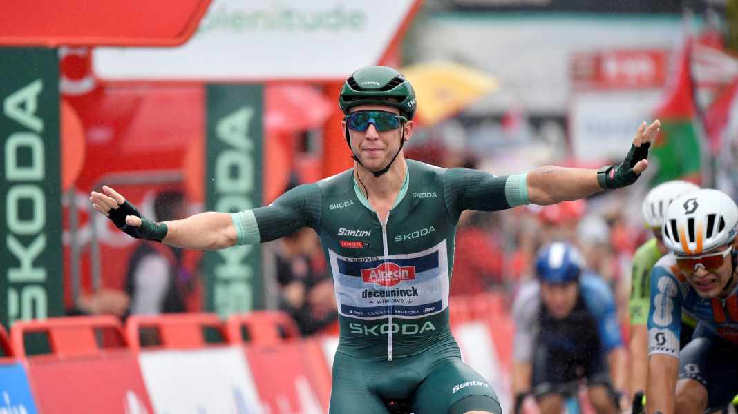 Vuelta 2024 - 17. Etappe: Groves jubelt im Regen von Santander