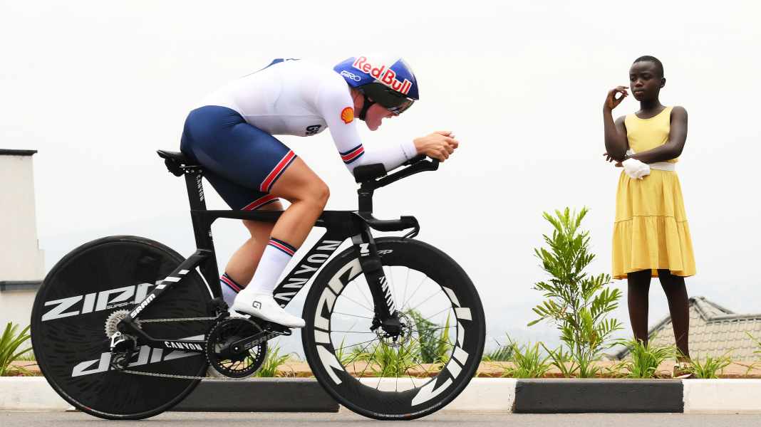 WM 2025: Fast zwei Minuten Vorsprung: Bäckstedt sichert sich den WM-Titel im Zeitfahren der U23 Frauen