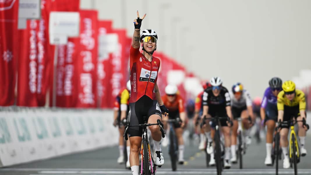 UAE Tour Women: Verängstigte Wiebes setzt Siegesserie fort