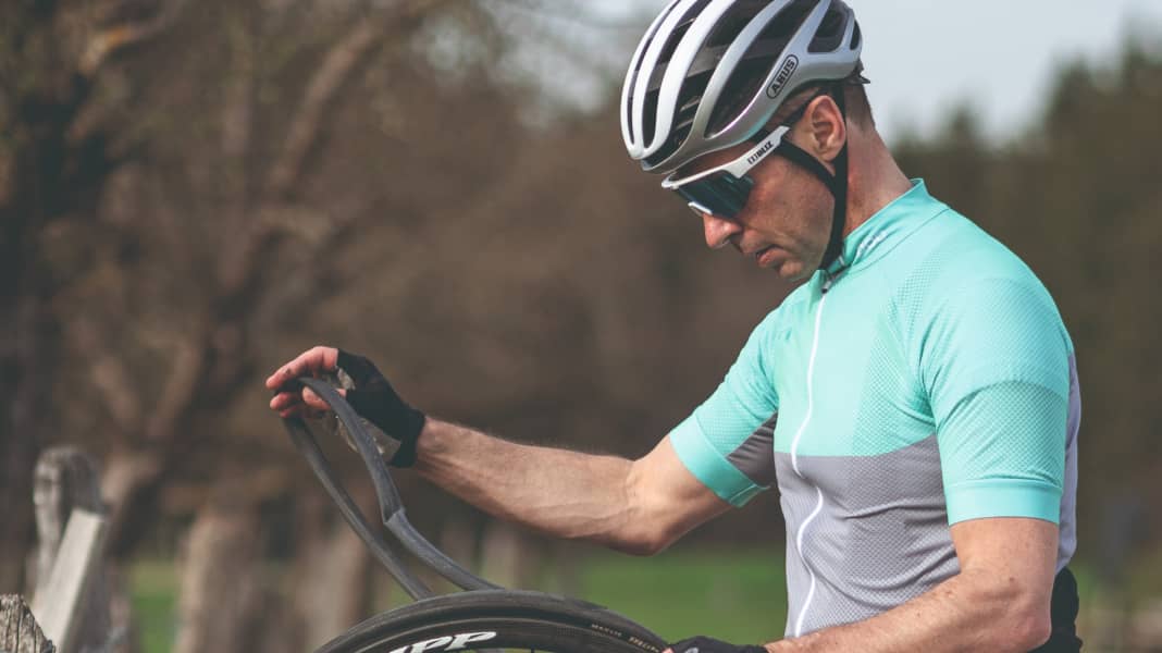 Reifenpannen: Packliste & Tipps für den Notfall