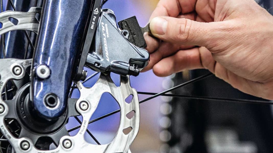 Scheibenbremse am Rennrad: Bremsbeläge austauschen