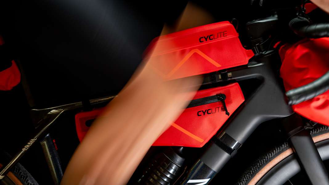 Cyclite sieht rot: Testsieger Bikepacking-Taschen jetzt auch in Rot