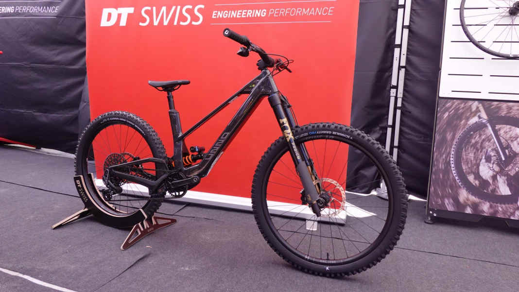 Feinste Komponenten, der Benchmark-Antrieb und das einzigartige Design des Unno Myth setzen  ein Statement – technisch wie optisch.