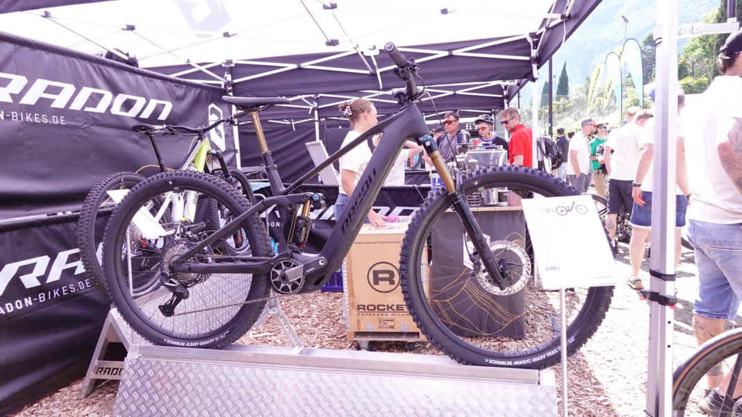 Light, powerful and versatile: the new Radon Recap relies on a carbon frame, Bosch CX drive and modern trail geometry.