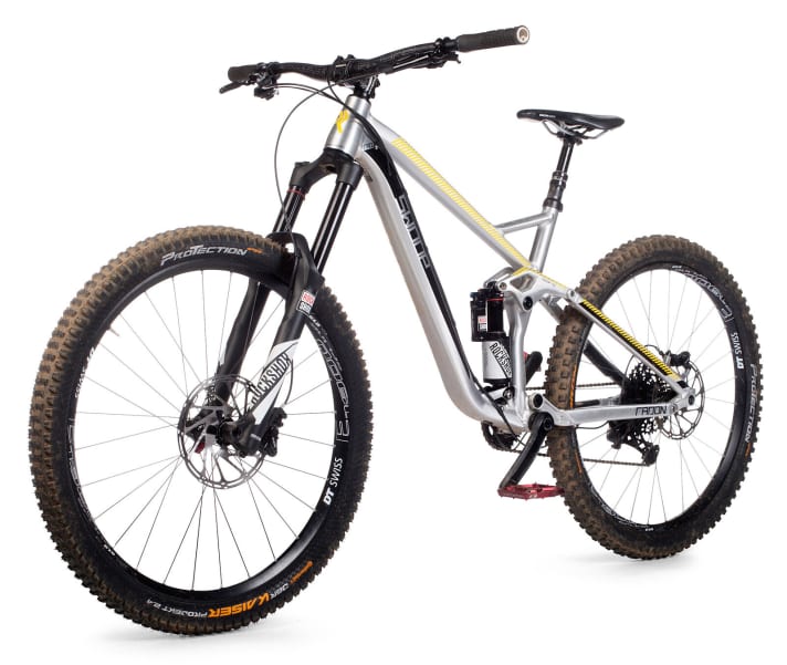   Radon Swoop 170 9.0: Alleskönner: Das Radon besitzt dank Geo-Verstellung und schlankem Gewicht einen sehr breiten Einsatzbereich. Die lange, flache Bauweise begeistert eher Race-Fans als Biker mit Spieltrieb.