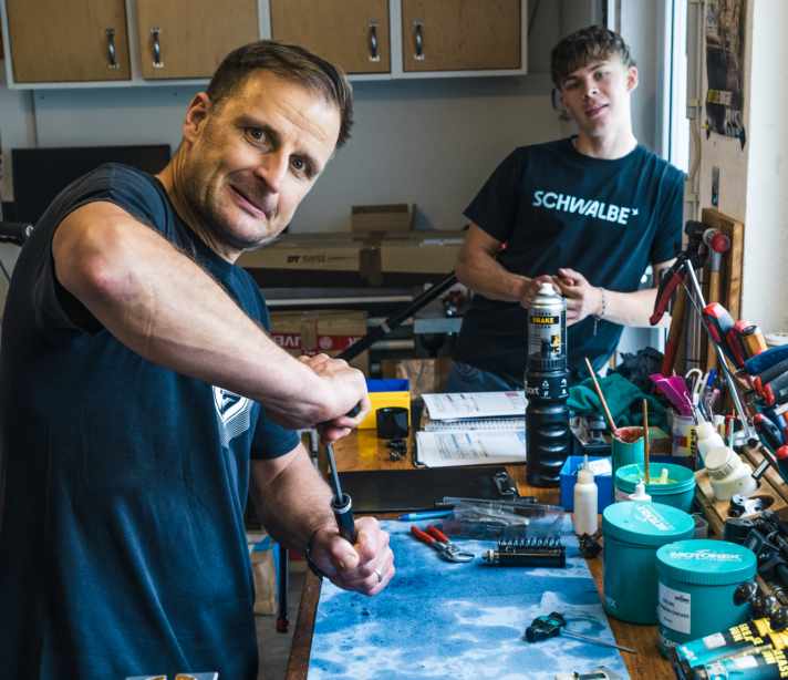 "Screwing in the workshop is easy for me," says Marcus. Levin helps out now and again. Here he prefers to just watch.