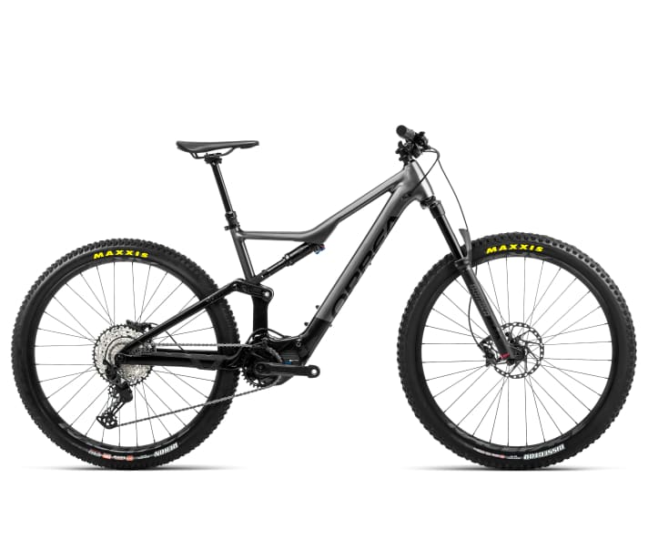 The entry into the Rise world starts at 4999 euros. The Rise H 30 is more tame with a 140 mm fork and shock without a reservoir. It is said to weigh 20 kilos.