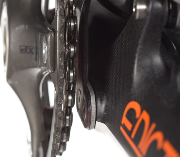   The Edict has a useful guide to prevent the chain from falling off.