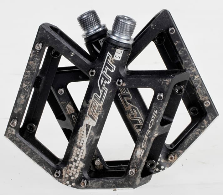   Platform pedals are particularly popular with beginners. You need suitable shoes with a soft, non-slip sole.