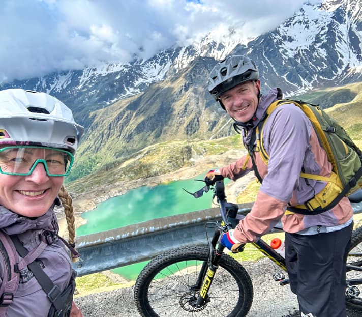 Petra Zeller und Nico Endler machen den Trailcheck vor der BIKE Transalp 2023 - und sind begeistert.