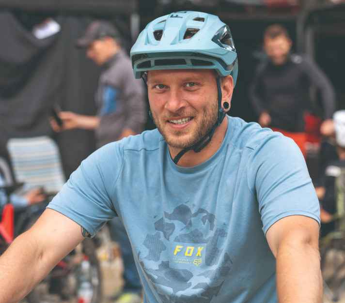 The head mechanic and bike trainer at Bikepark Geißkopf has already ridden several bikes. <a href="https://www.bike-magazin.de/fahrraeder/mountainbike/all-mountain-bikes/bike-test-2024-rahmensteifigkeit-kann-ein-mtb-steif-genug-sein-oder-ist-steifer-besser/" target="_blank" rel="noopener noreferrer">Philipp was also part of our blind test</a>.