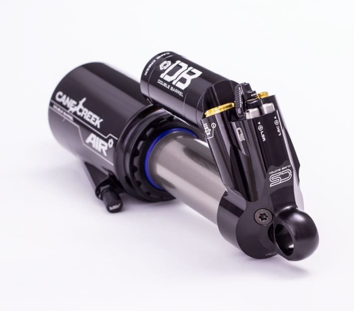   Mit der Climb Switch (CS) genannten Technologie weitete Cane Creek die Produktpalette in Richtung Enduro aus. Durch das Umlegen des Hebels wird auf einen speziellen Uphill-Modus, ein optimiertes Setup für Low-Speed-Zug- und Druckstufe, umgeschaltet.