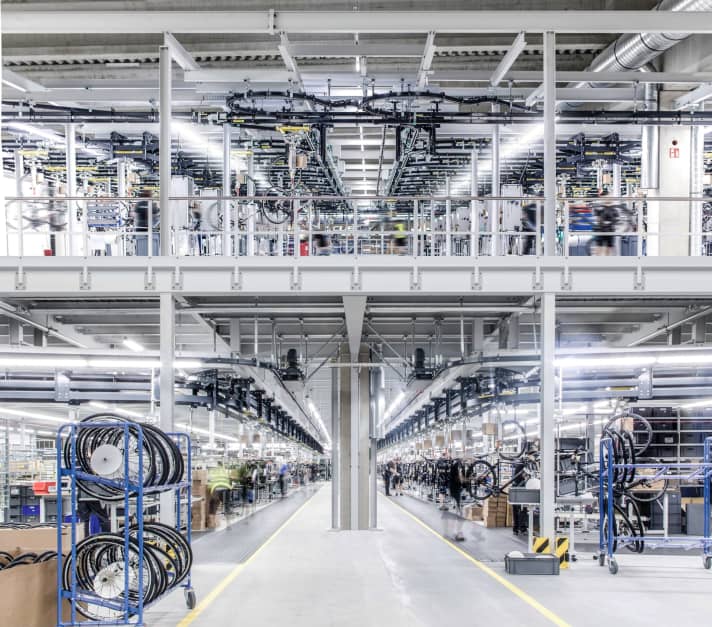   Cube's bike production facility in Waldershof in the Upper Palatinate is one of the largest in Germany. Cube Product Manager Frank Greifzu explains the delivery status of 2021 bikes from the popular specialist retail brand.